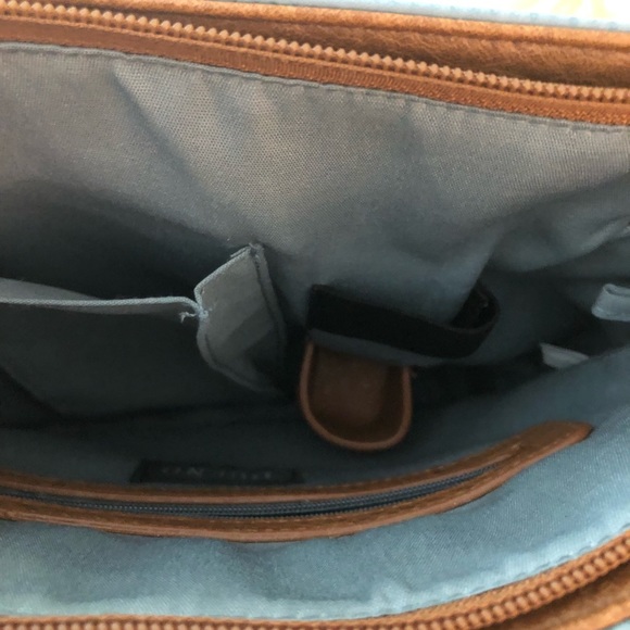 Bueno Shoulder Bag - Picture 5 of 13